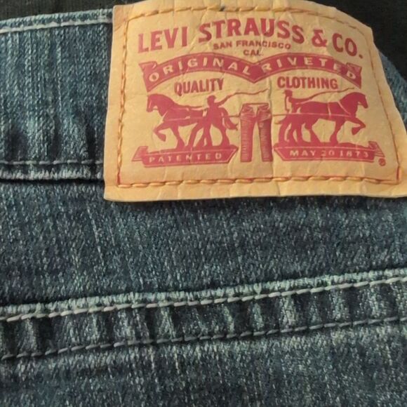 Levi's Women's 505 Straight Medium Wash Blue Denim Jeans Size 12 - Picture 6 of 8